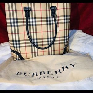 AUTHENTIC 💯 BURBERRY TOTE💥